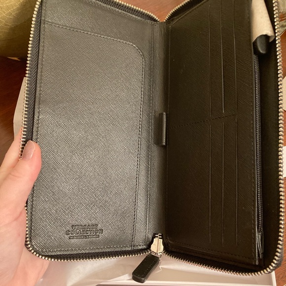 NWT VERSACE— Zip Around Black Leather Wallet/Agenda - Picture 15 of 16
